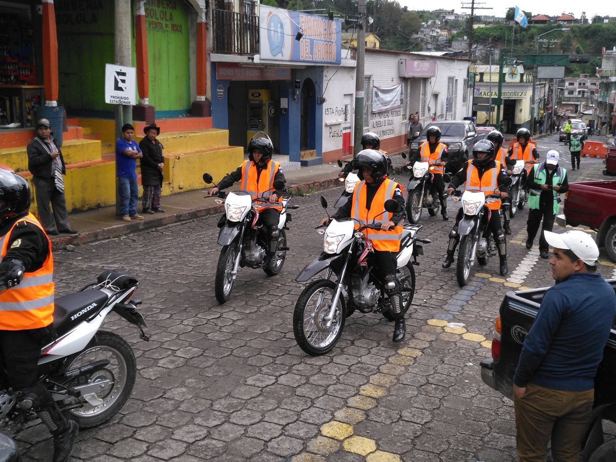 La donación estuvo a cargo de la Cooperación Española con el fin de reducir la violencia contra la mujer en Sololá. (Foto Prensa Libre: Ángel Julajuj)