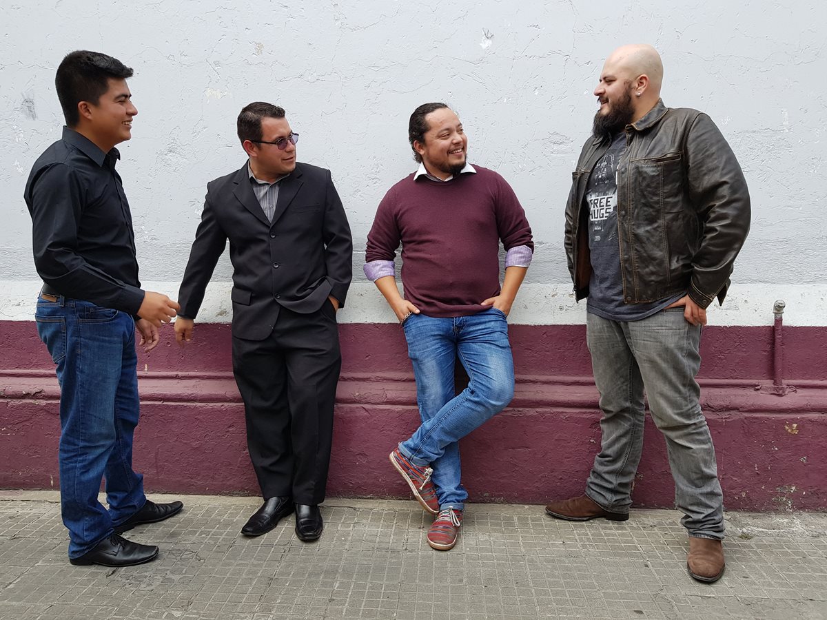 Los músicos Jenery Castillo, Ulices Martínez, Christian Escobar y Eddy Guerra desean perpetuar el legado del maestro Joaquín Orellana. (Foto Prensa Libre. Sandra Vi)