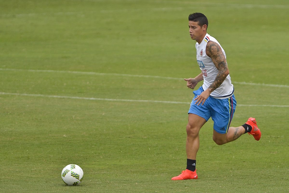 James Rodríguez, durante un entrenamiento con la selección de Colombia. (Foto Prensa Libre: AFP)