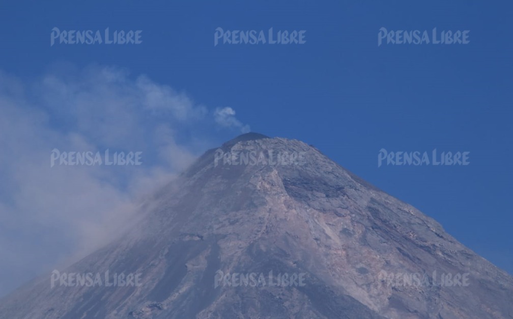Flujos piroclásticos, flujos de lava y avalanchas son posibles en esta fase eruptiva. (Foto Prensa Libre: Carlos Paredes)