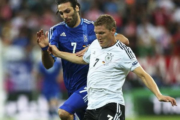 Schweinsteiger no tuvo un buen partido contra Grecia. (Foto Prensa Libre: EFE)