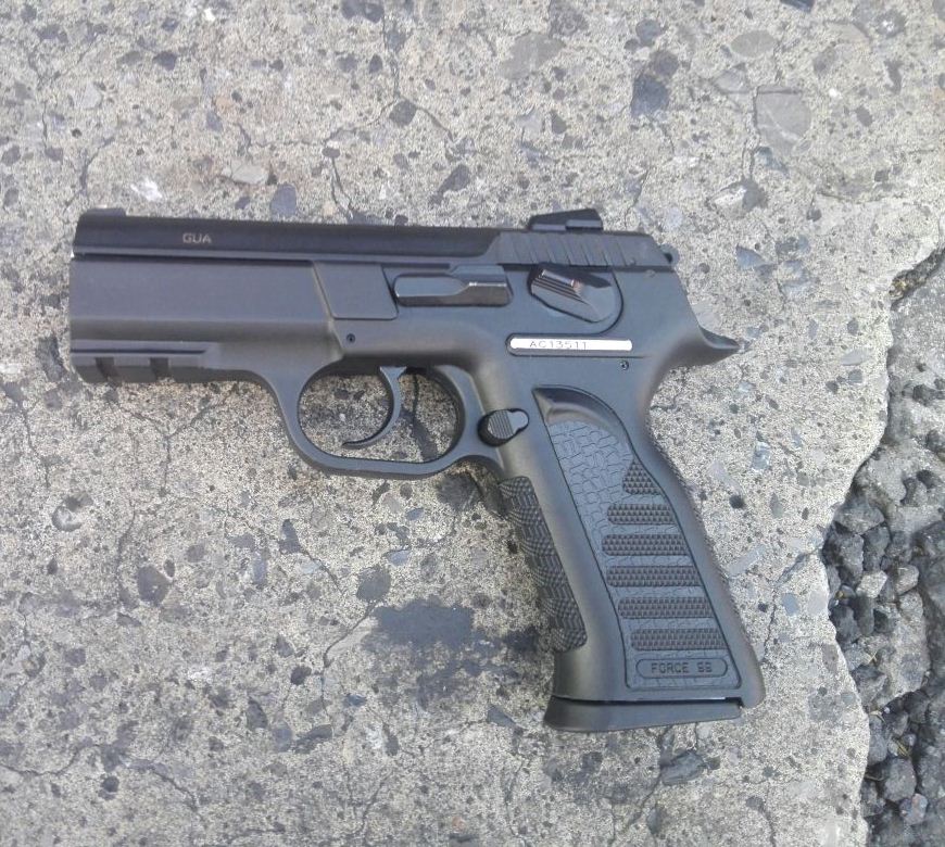 Arma de fuego utilizada por los presuntos atacantes. (Foto Prensa Libre: PNC)