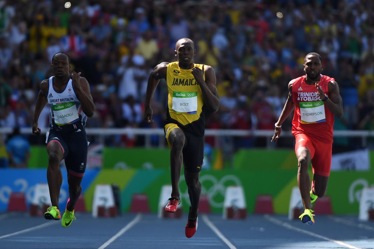 El rayo, Usain Bolt lideró su heat eliminatorio y clasificó a las semifinales. (Foto Prensa Libre. AFP)
