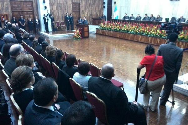 Los 13 togados dan posesión del puesto a los magistrados de las 126 Salas de Apelaciones (Foto Prensa Libre: Álvaro Interiano)<br _mce_bogus="1"/>