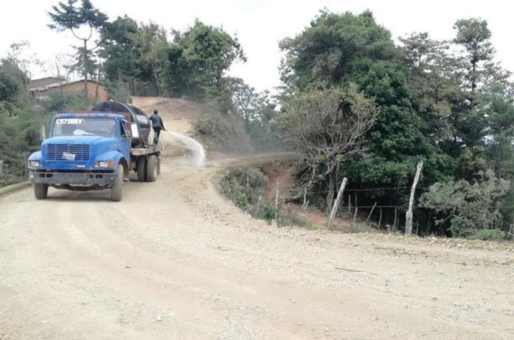 La municipalidad de San Pedro Pinula tuvo que dar marcha atrás a un costoso proyecto de mantenimiento vial que sería adjudicado bajo el estado de Calamidad. (Foto: Hemeroteca PL)