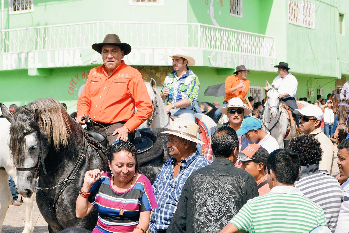 Rubelio Recinos no obtuvo finiquito de la Contraloría General de Cuentas, por lo que recurrió a un juzgado para lograr su inscripción de candidato a alcalde de Barberena, Santa Rosa. (Foto Prensa Libre: Oswaldo Cardona)