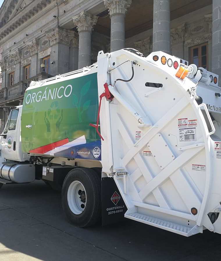 Los camiones servirán para iniciar un proceso de separación de basura orgánica e inorgánica. (Foto Prensa Libre: Fred Rivera)
