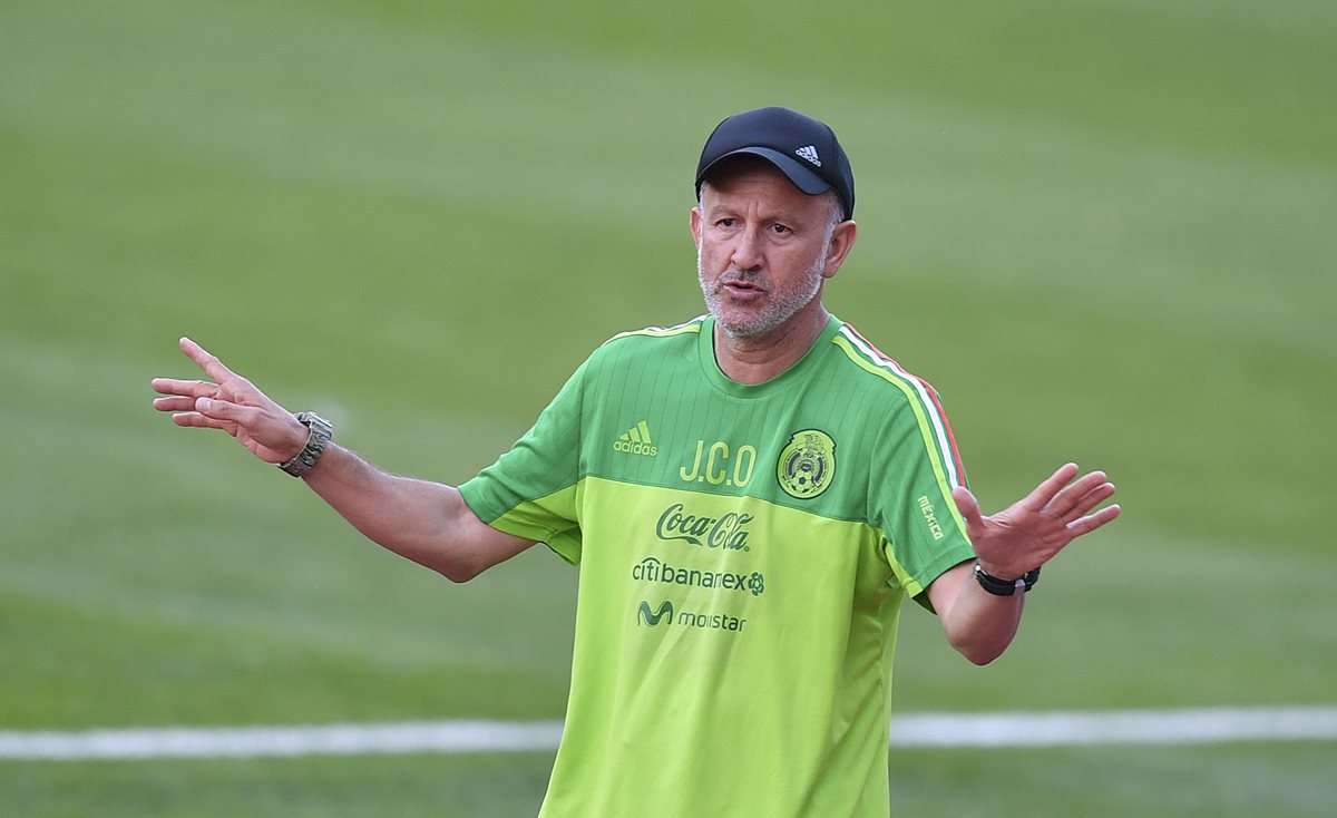 Juan Carlos Osorio espera que México pueda vencer a Nueva Zelanda. (Foto Prensa Libre: AFP)