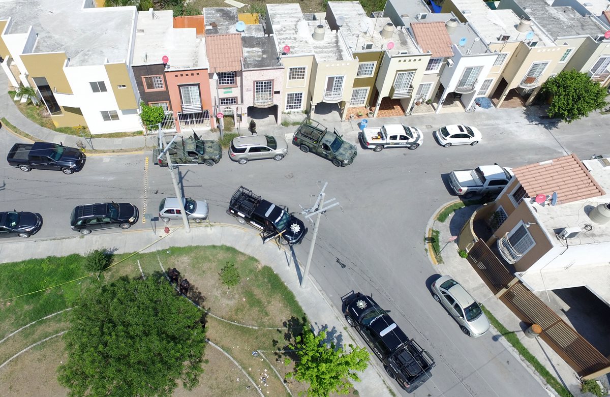 La masacre ocurrió dentro de una zona de residencias lujosas en Monterrey. (Foto Prensa Libre: AFP).