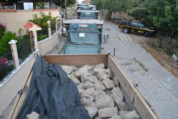 La carga era transportada en siete camiones. (Foto Prensa Libre: PNC).