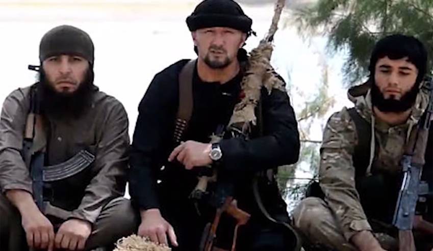 Gulmurod Jalímov, (c) nuevo jefe militar del Estado Islámico aparece en un video de propaganda del EI. (Foto Prensa Libre:EFE)
