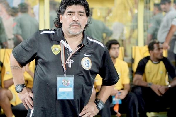 El ex astro deportivo argentino Diego Maradona está interesado en una propuesta para dirigir a la selección iraquí. (Foto Prensa Libre: EFE)