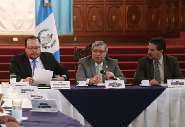 Jafeth Cabrera sostuvo una reunión de trabajo este viernes en el Palacio Nacional. (Foto Prensa Libre: Vicepresidencia)