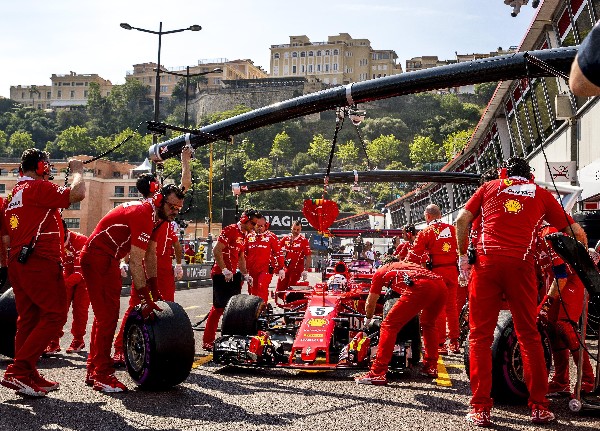 Sebastián Vettel, de Ferrari, durante las pruebas en en el Gran Premio de Mónaco. (Foto Prensa Libre: EFE).
