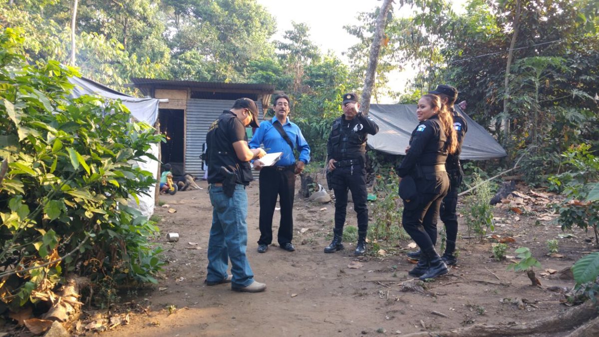 Agentes de la PNC coordinan operativos en Retalhuleu y otros puntos de la provincia. (Foto Prensa Libre: Rolando Miranda)
