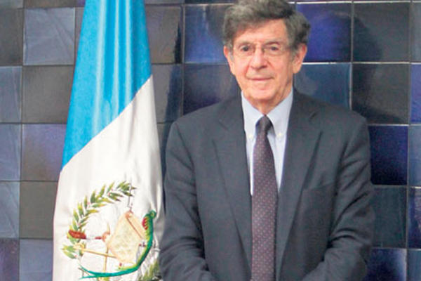 Antes de hacer carrera en la diplomacia, Gert Rosenthal se desempeñó como secretario ejecutivo de la Comisión Económica para América Latina.