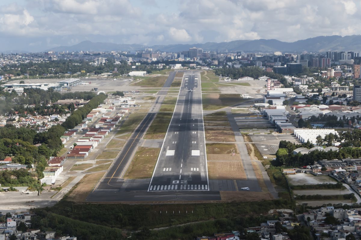 La Dirección General de Aeronáutica Civil aseguran que la certificación garantiza la seguridad aérea. (Foto Prensa Libre: Cortesía DGAC)