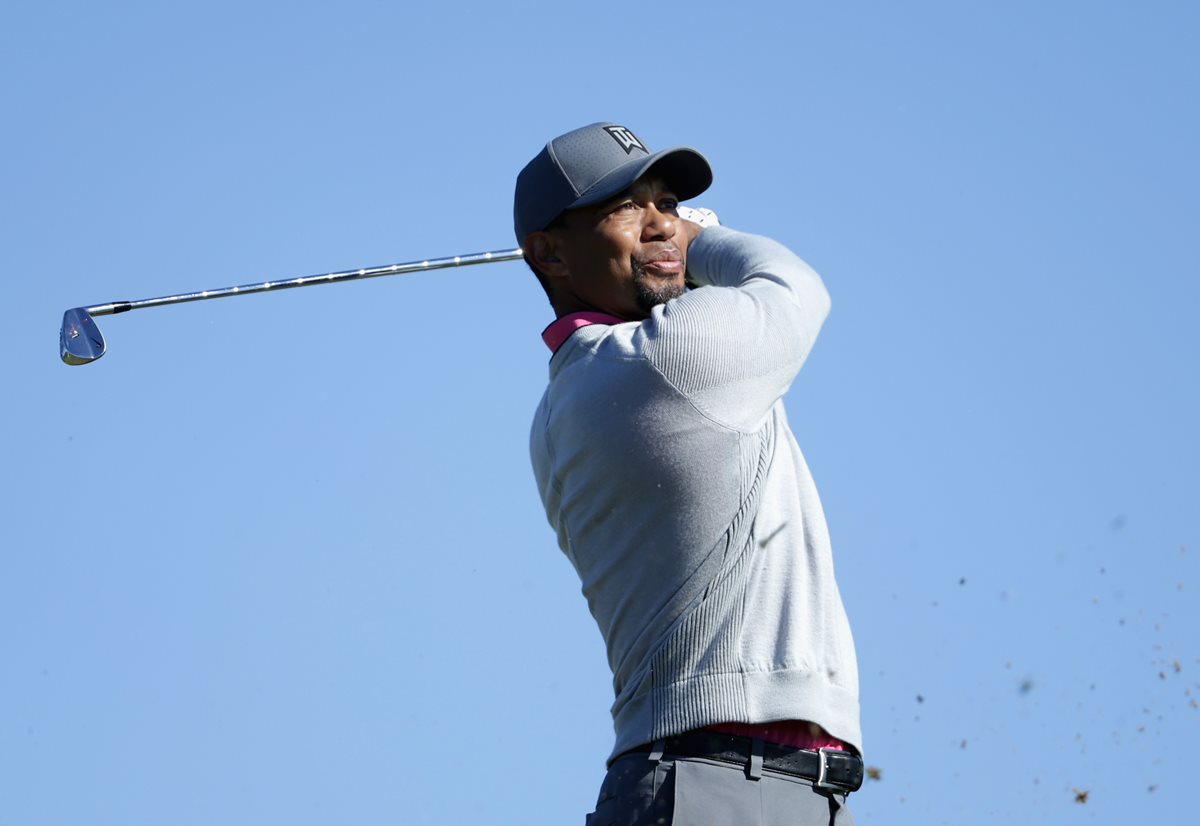 El golfista estadounidense Tiger Woods se disculpó por su arresto por conducir supuestamente ebrio.(Foto Prensa Libre: AFP)