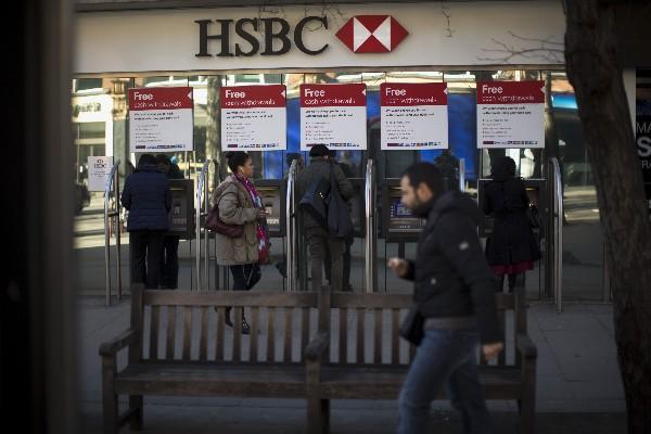El banco HSBC continúa en la tormenta del escándalo de que ayudaron a algunos de sus clientes a evadir impuestos. (Fotografía Prensa Libre: AP)