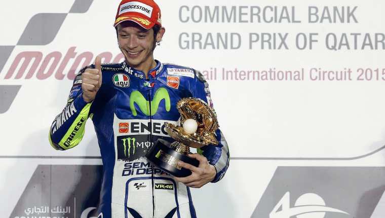 Rossi volvió saborear las mieles del triunfo en el Moto GP. (Foto Prensa Libre:AFP)