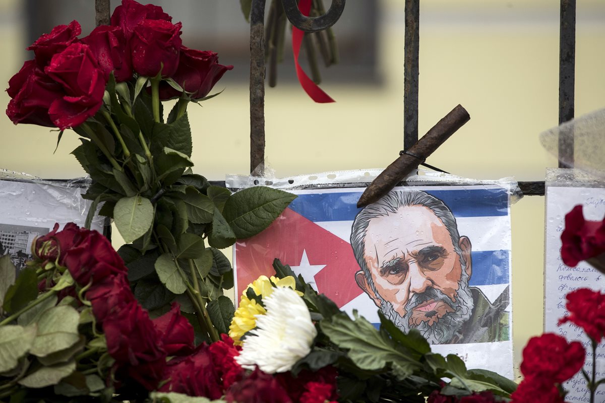 La Isla y varias embajadas en otros países se alistan para honrar a Fidel Castro. (Foto Prensa Libre: AP)