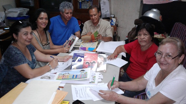 Olga Ramírez habla de los retos que lleva fomentar la lectura en una sociedad como la guatemalteca. (Foto Prensa Libre: Melvin Popá)