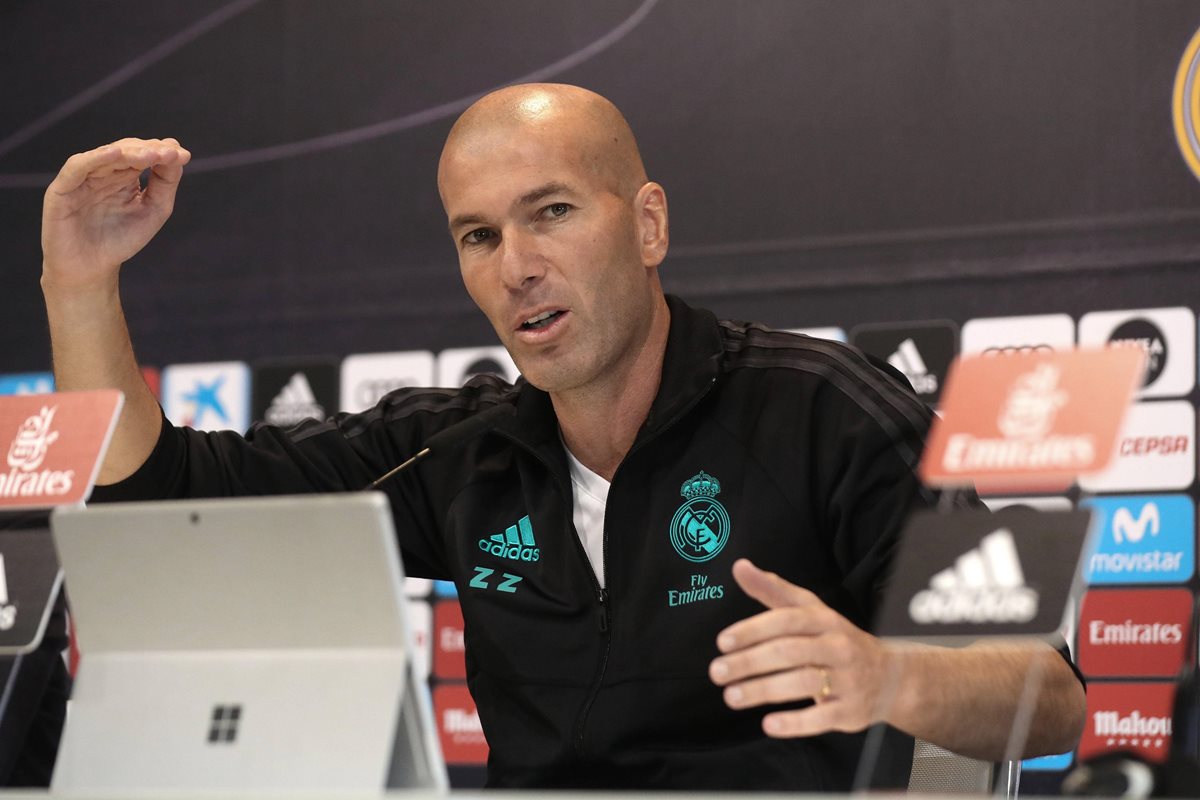 Zinedine Zidane ha pasado sus momentos más complicados con el Real Madrid en las últimas semanas. (Foto Prensa Libre: EFE)