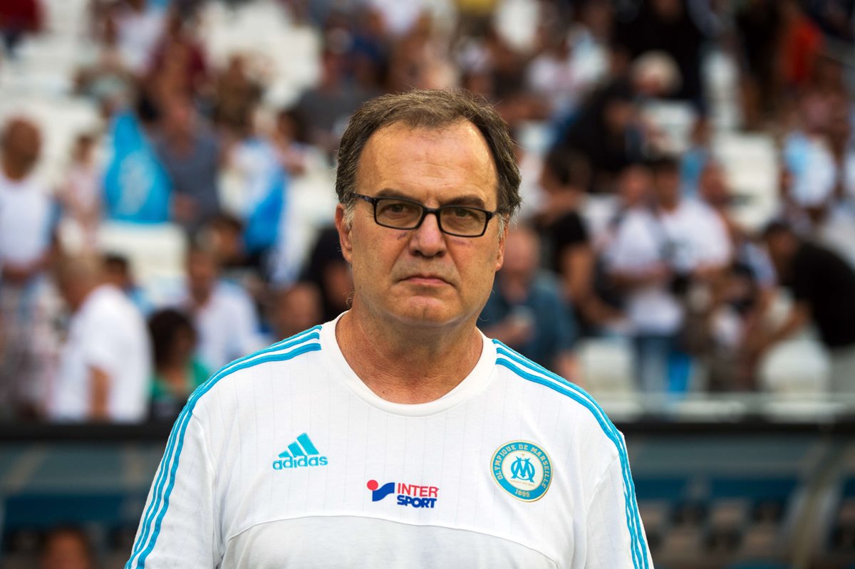 Nadie conoce el futuro de Marcelo Bielsa con el Marsella. (Foto Prensa Libre: AFP)