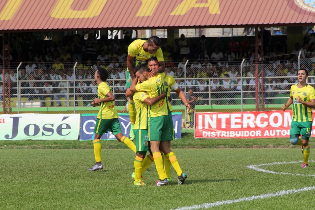 Guastatoya dio la alegría a su afición esta tarde en el David Cordón Hichos. (Foto Prensa Libre: Hugo Oliva)
