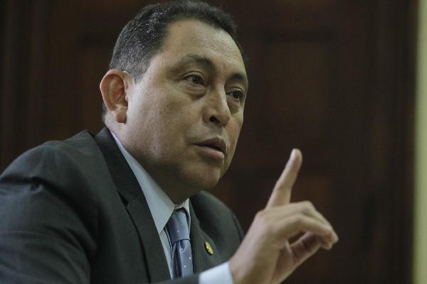 Mauricio López Bonilla, ministro de Gobernación, defiende las políticas de seguridad en el país.