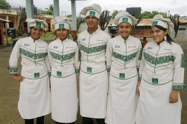 Cinco estudiantes de El Estor, Izabal, participarán en  feria gastronómica, en la capital.