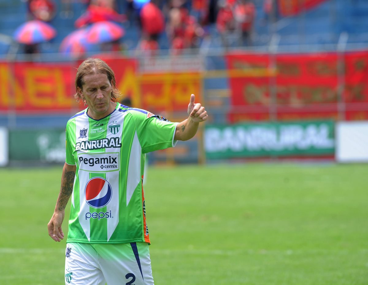 Míchel Salgado, exjugador del Real Madrid, vistió la camiseta de Antigua GFC. (Foto Prensa Libre: Edwin Fajardo)