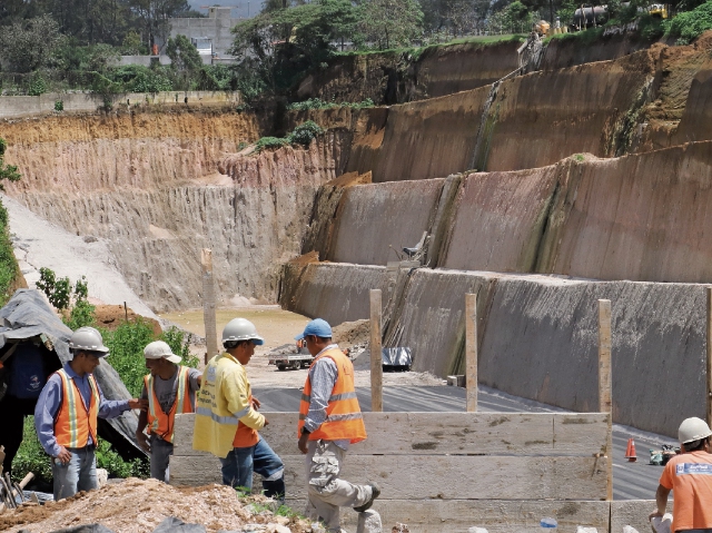 La empresa constructora concluyó con el asfalto y bordillo del tramo carretero en Chimaltenango hasta donde se tienen los derechos de vía.