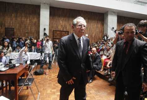 El general retirado José Efraín Ríos Montt ya fue notificado de la decisión de la CC y, según su defensor, se mostró complacido, aunque el juicio continúa.