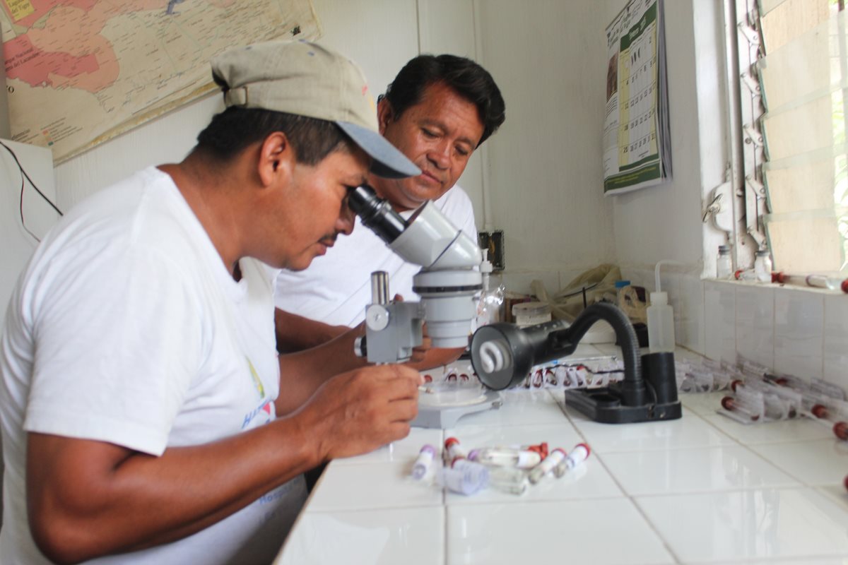 El Ministerio de Salud hace pruebas para determinar el tipo de virus. (Foto Prensa Libre: Hemeroteca PL)