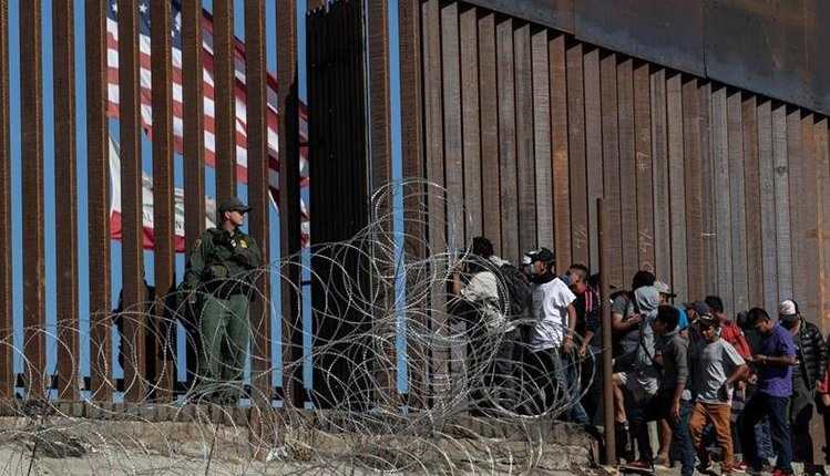 Migrantes intentan ingresar a EE. UU. por la frontera de Tijuana-San Diego. (Foto Prensa Libre: Hemeroteca PL)