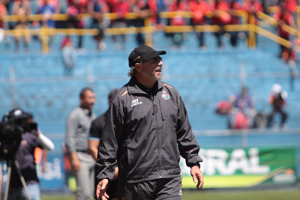 Gustavo Machaín, durante el partido de este domingo en El Trébol. (Foto Prensa Libre: Jesús Cuque)