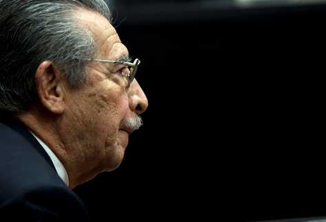 El general retirado Efraín Ríos Montt es sindicado de delitos de genocidio y deberes contra la humanidad. (Foto Prensa Libre: AP)