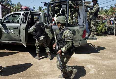 Autoridades de  México vigilan poblado.