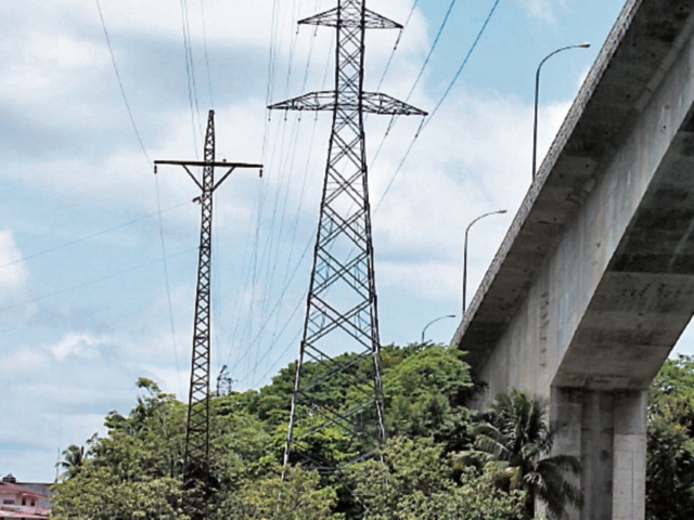 El país tiene excedentes de generación de energía, sin embargo continuarán licitaciones. (Foto Prensa Libre: Dony Stewart)