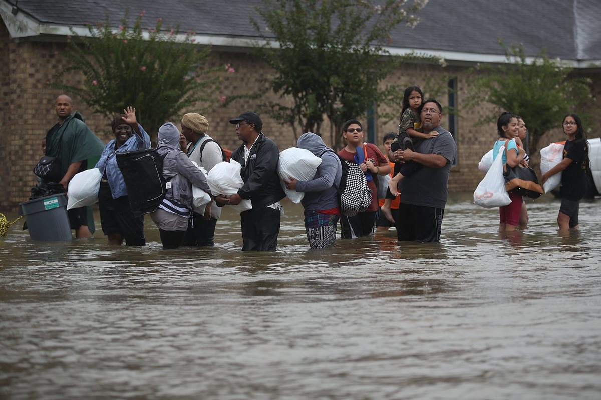 Alrededor de treinta mil personas han sido evacuadas de sus hogares.