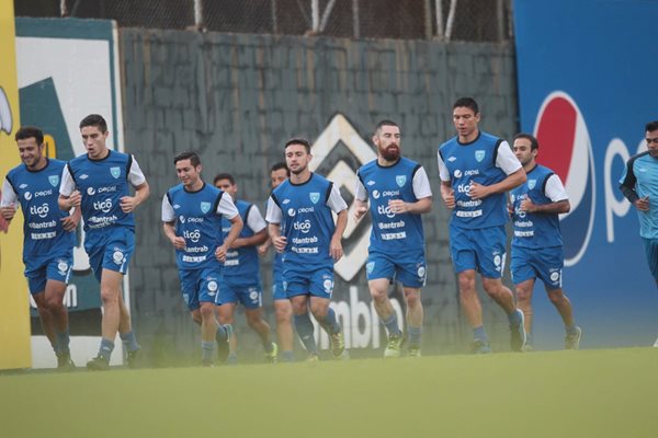 Los seleccionados nacionales captados cuándo entrenaban este jueves en el Proyecto Goal (Foto Prensa Libre: Norvin Mendoza)