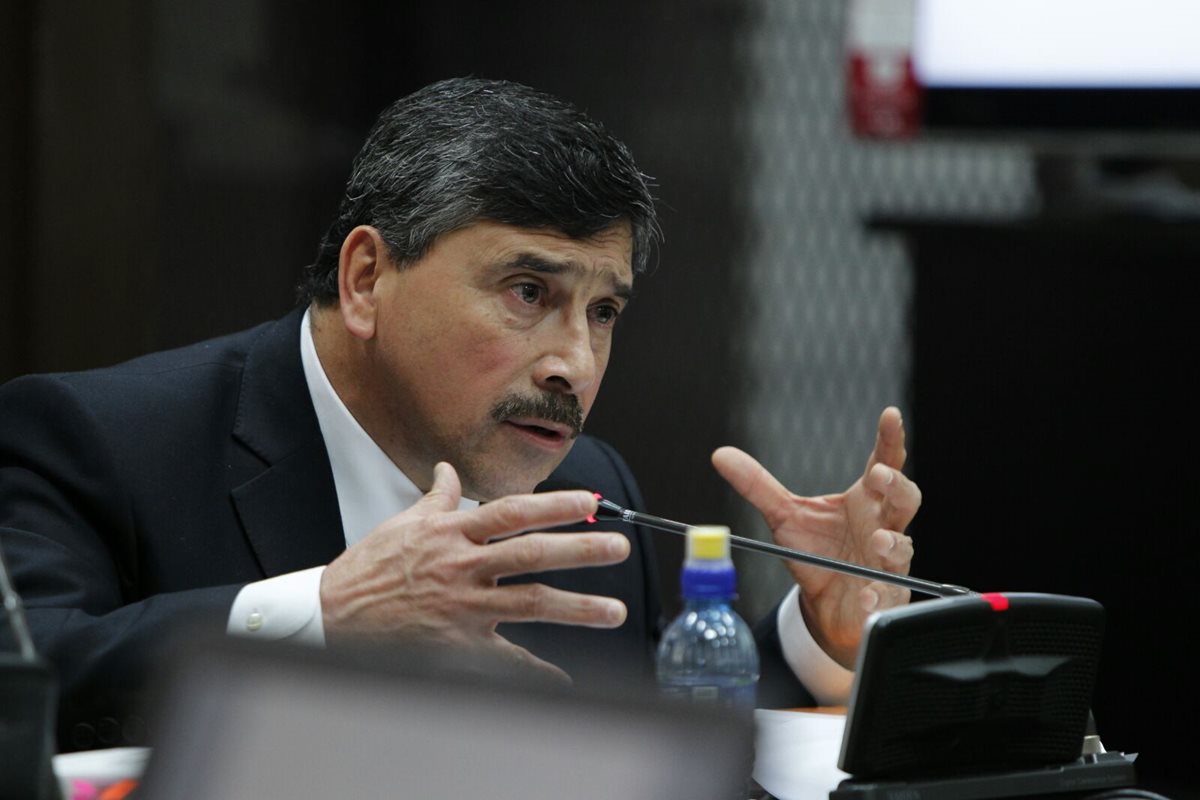 Edgar Barquin negó ante el juez de Mayor Riesgo ser parte de la estructura de lavado y política, dijo ser inocente. (Foto Prensa Libre: P. Raquec)
