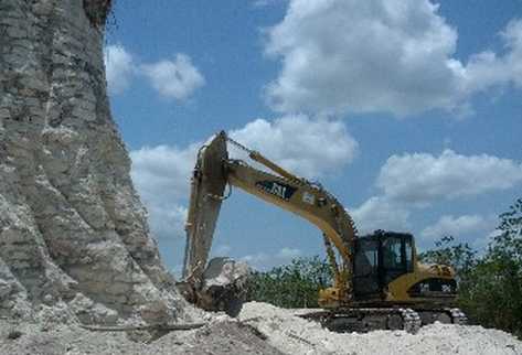 El Instituto de Arqueología de Belice rechaza la destrucción de la pirámide. (Foto Prensa Libre: AP)