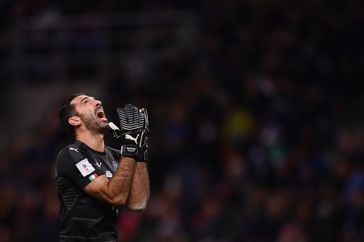 El adiós Buffon de la selección Italiana quedará marcado por la eliminación de Rusia 2018 contra Suecia. (Foto Prensa Libre: AFP)