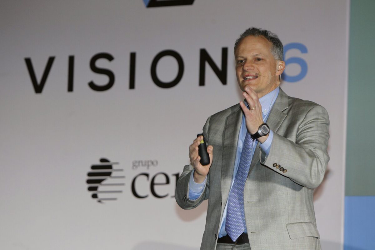 Alejandro Werner participó en foro auspiciado por Prensa Libre. (Foto Prensa Libre: Paulo Raquec)