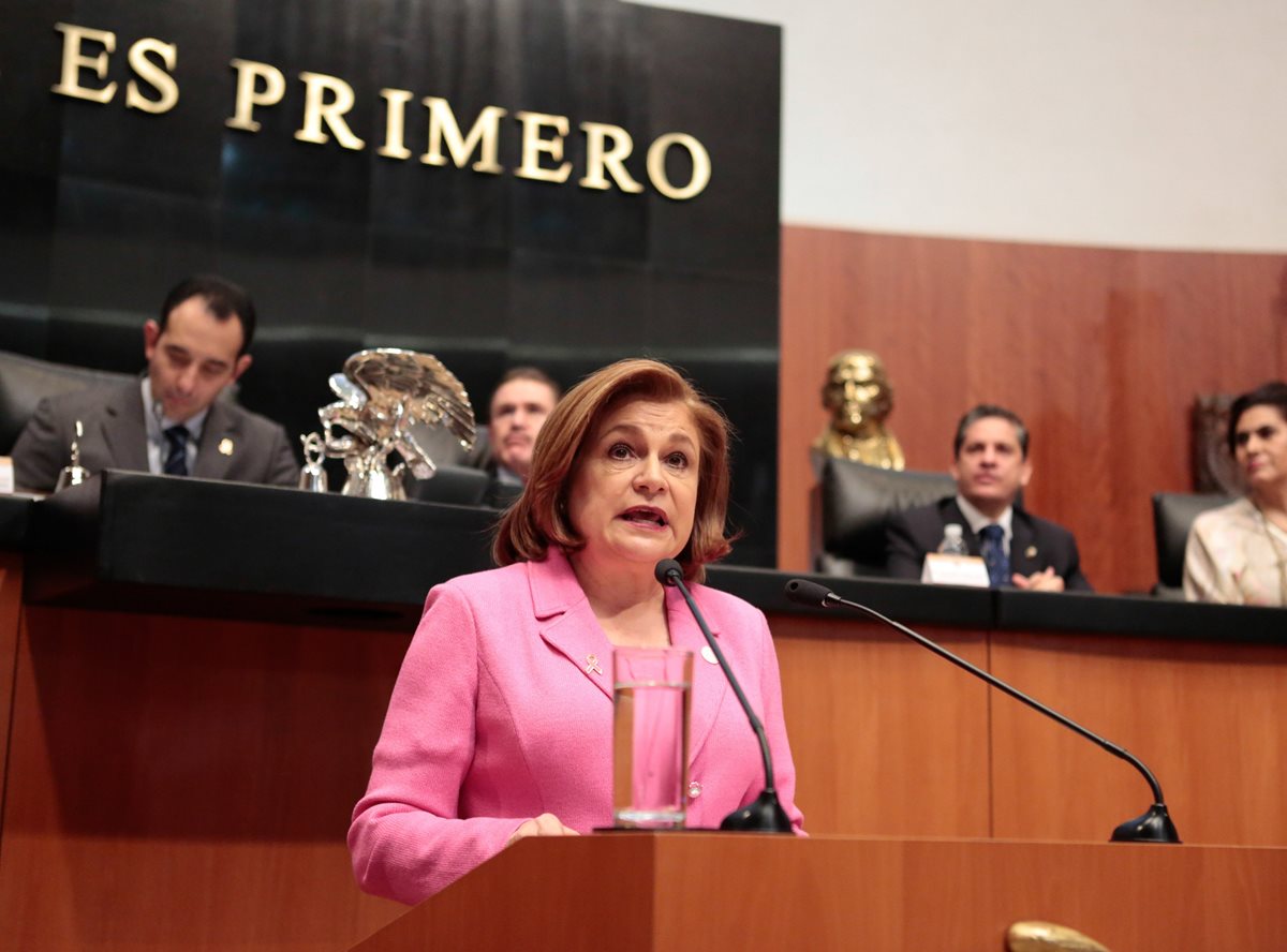 La fiscal mexicana Arely Gómez dijo que se subirá al portal de la PGR el expediente sobre la desaparición de los 43 en Iguala. (Foto Prensa Libre: EFE).