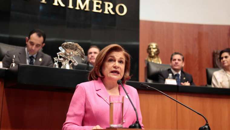 La fiscal mexicana Arely Gómez dijo que se subirá al portal de la PGR el expediente sobre la desaparición de los 43 en Iguala. (Foto Prensa Libre: EFE).