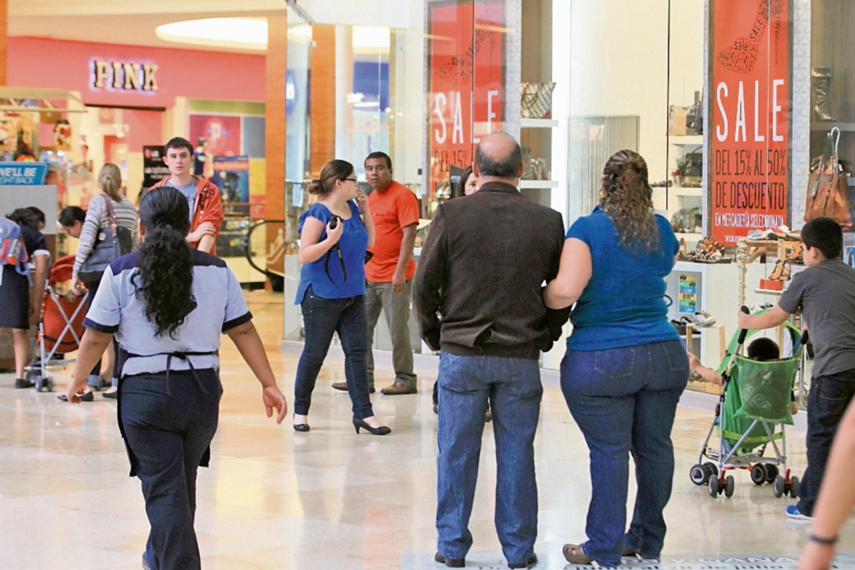 el  Ministerio  de Finanzas Públicas es el que aprovisiona los recursos para el pago del bono 14. (Foto Prensa Libre: ESTUARDO PAREDES)