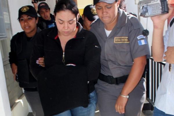 Christa Castañeda Torres, hija de Gloria Torres, esta implicada en una red de lavado de dinero en varias comunas. (Foto Prensa Libre: Oscar Figueroa) <br _mce_bogus="1"/>
